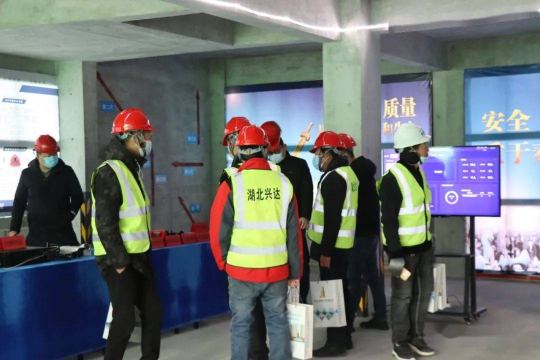 觀摩學(xué)習(xí)促提升，標(biāo)桿引領(lǐng)筑精品——天門市建設(shè)工程質(zhì)量安全文明施工現(xiàn)場(chǎng)觀摩會(huì)在楚天世紀(jì)城召開